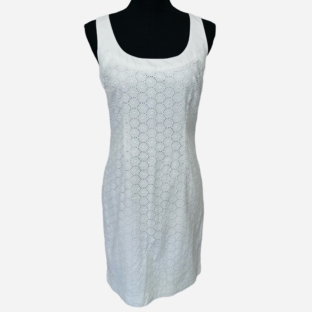 Trina Turk Size 4 White Textured Embroidered Fully Lined Zip back Dress‎